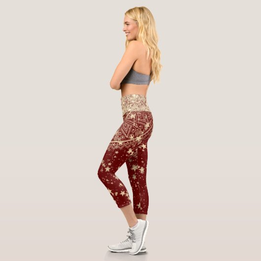Mandala mit Gold Stars auf Rot verzaubern Capri Leggings (Links)