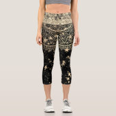 Mandala mit Gold Stars auf schwarz bezaubern Capri Leggings (Vorderseite)