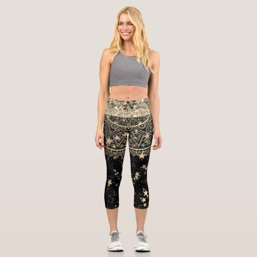 Mandala mit Gold Stars auf schwarz bezaubern Capri Leggings (Vorderseite)