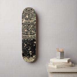 Mandala mit Gold Stars auf schwarz bezaubern Skateboard