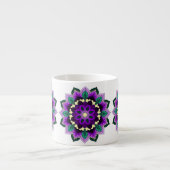 Mandala Muster 02 in lila Espressotasse (Vorderseite)