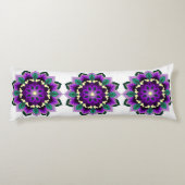 Mandala Muster 02 in lila Seitenschläferkissen (Rückseite)