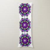 Mandala Muster 02 in lila Seitenschläferkissen (Vorderseite Vertikal)