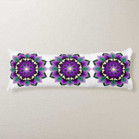 Mandala Muster 02 in lila Seitenschläferkissen (Vorderseite)
