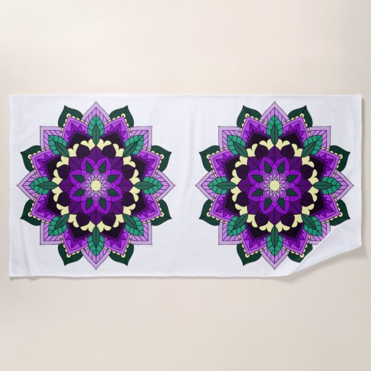Mandala Muster 02 in lila Strandtuch (Vorderseite)