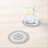 Mandala-Muster in Schwarz und Weiß Runder Pappuntersetzer (Vor Ort)