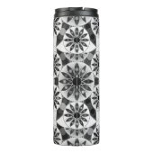Mandala Muster, Schwarz, Weiß und Grau Thermosbecher (Rückseite)