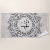 Mandala Name Monogram Monochrome Light Grau Strandtuch (Vorderseite)