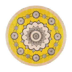 Mandala-Ornament: Ethnisches Design. Schneidebrett