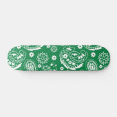 Mandala Pattern Green und White Halloween Herbst A Skateboard (Horizontal)