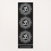 Mandala Schwarz-weiß Om Symbolname Personalisiert Yogamatte (Vorderseite)