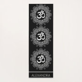 Mandala Schwarz-weiß Om Symbolname Personalisiert Yogamatte (Rückseite)