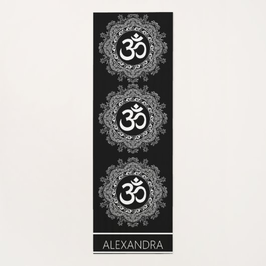 Mandala Schwarz-weiß Om Symbolname Personalisiert Yogamatte (Rückseite)