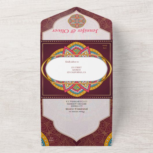 Mandalase auf Maroon-Hintergrund All In One Einladung (Außenbereich)