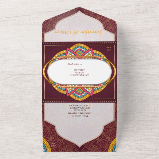 Mandalase auf Maroon-Hintergrund All In One Einladung (Außenbereich)