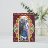 Mandalase auf Maroon-Hintergrund Ankündigungspostkarte (Stehend Vorderseite)