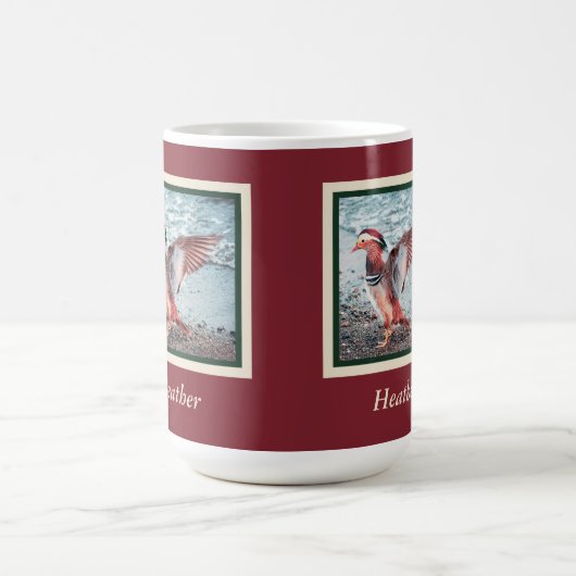 Mandarin Duck on Rust and Green mit Namen Kaffeetasse (Mittel)