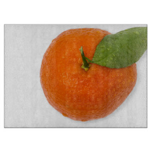 Mandarine mit grünem Blattblättriger Mandarine Schneidebrett