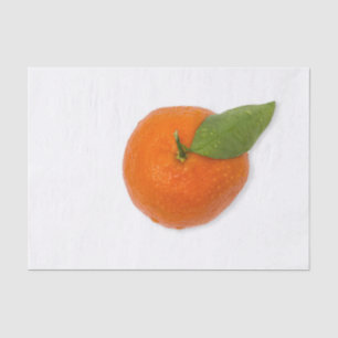 Mandarine mit grünem Blattblättriger Mandarine Seidenpapier