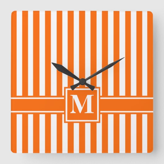 Mandarine Moderner Streifen mit Monogramm Quadratische Wanduhr (Vorderseite)