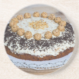 Mandel-Nuss-Kuchen auf rustikalem Holz Sandstein Untersetzer