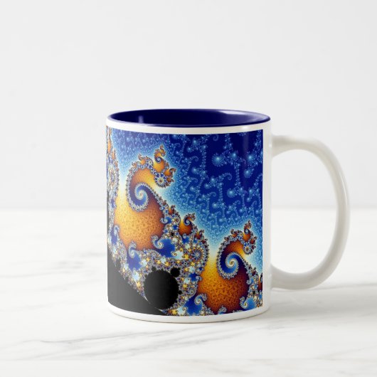 Mandelbrot blaues doppeltes gewundenes Fraktal Zweifarbige Tasse (Rechts)