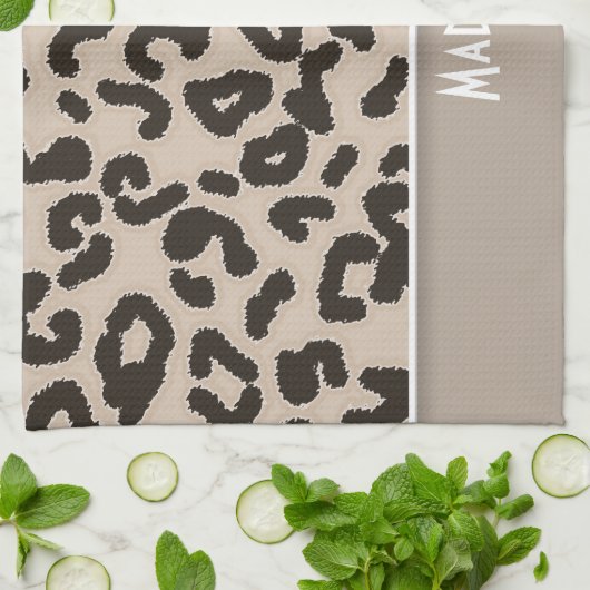 Mandelfarbleopard-Tierdruck; Personalisiert Handtuch (Gefaltet)