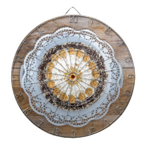 Mandelkuchen aus rustikalem Holz Dartscheibe