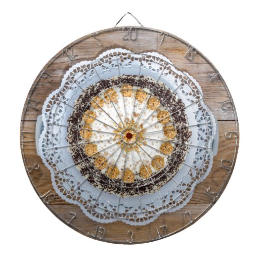 Mandelkuchen aus rustikalem Holz Dartscheibe (vorne)