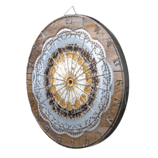 Mandelkuchen aus rustikalem Holz Dartscheibe (Vorderseite rechts)