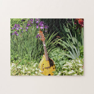 Mandoline und Schwertlilien-Blumengarten Puzzle