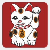 Maneki Neko Cat auf rotem Hintergrund