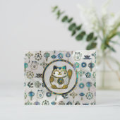 Maneki Neko Lucky Katze auf Perle und Abalone Postkarte (Stehend Vorderseite)