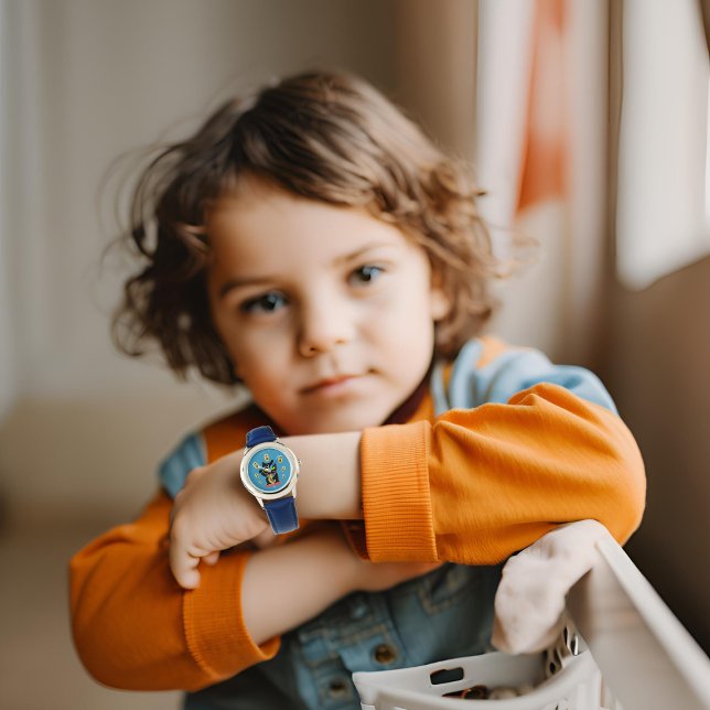 Maneki Neko Lucky Poilue Watch Armbanduhr (A boy shows a Maneki Neko Lucky Poilue Watch. )