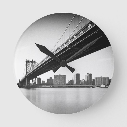 Manhattan Bridge and skyline, New York, US. Runde Wanduhr (Vorderseite)