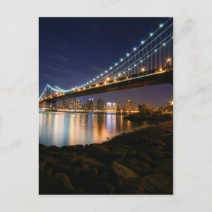 Manhattan Bridge bei Nacht Postkarte