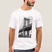 Manhattan Bridge in Black & White T-Shirt (Vorderseite)