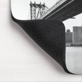 Manhattan-Brücke und Skyline, New York, US Mousepad (Ecke)