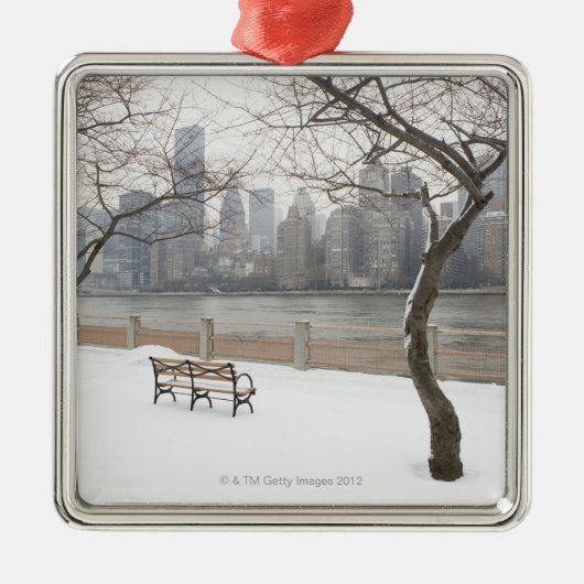 Manhattan im Winter Ornament Aus Metall (Vorne)