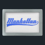 Manhattan mit Swash Rechteckige Gürtelschnalle<br><div class="desc">Manhattan,  New York City,  geschrieben mit einem Swash (Schwanz). Schriftart in Weiß und Blau. Originelles Textdesign.</div>