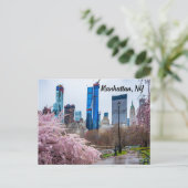 Manhattan, NY Cherry Blossom im Frühjahr Postkarte (Stehend Vorderseite)