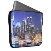 Manhattan Skyline bei Nacht Laptopschutzhülle (Vorne Rechts)