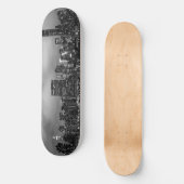 Manhattan-Skyline nachts Skateboard (Vorderseite)