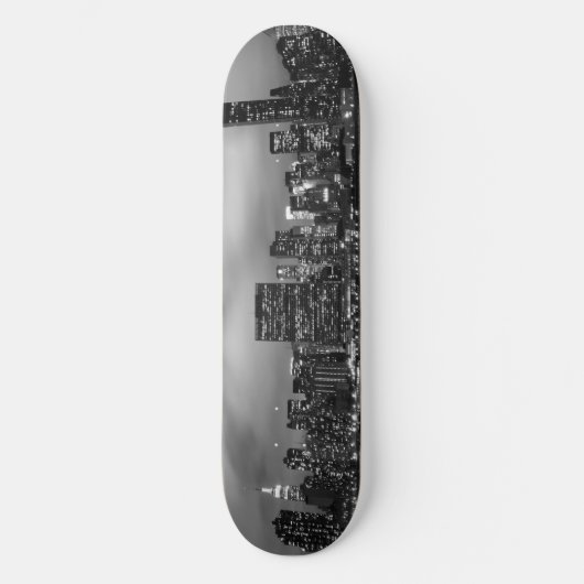 Manhattan-Skyline nachts Skateboard (Vorderseite)