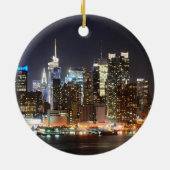 Manhattan Skyline New York in der Nacht Keramikornament (Hinten)