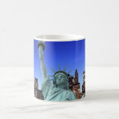 Manhattan-Skyline und das Freiheitsstatue Kaffeetasse (Mittel)