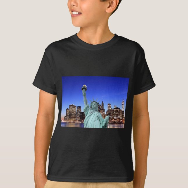 Manhattan-Skyline und das Freiheitsstatue T-Shirt (Vorderseite)