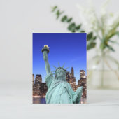 Manhattan Skyline und Die Freiheitsstatue Postkarte (Stehend Vorderseite)