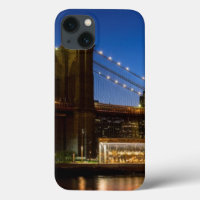 Manhattan und Brooklyn Bridge bei Dämmerung