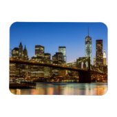 Manhattan und Brooklyn Bridge bei Dämmerung Magnet (Horizontal)